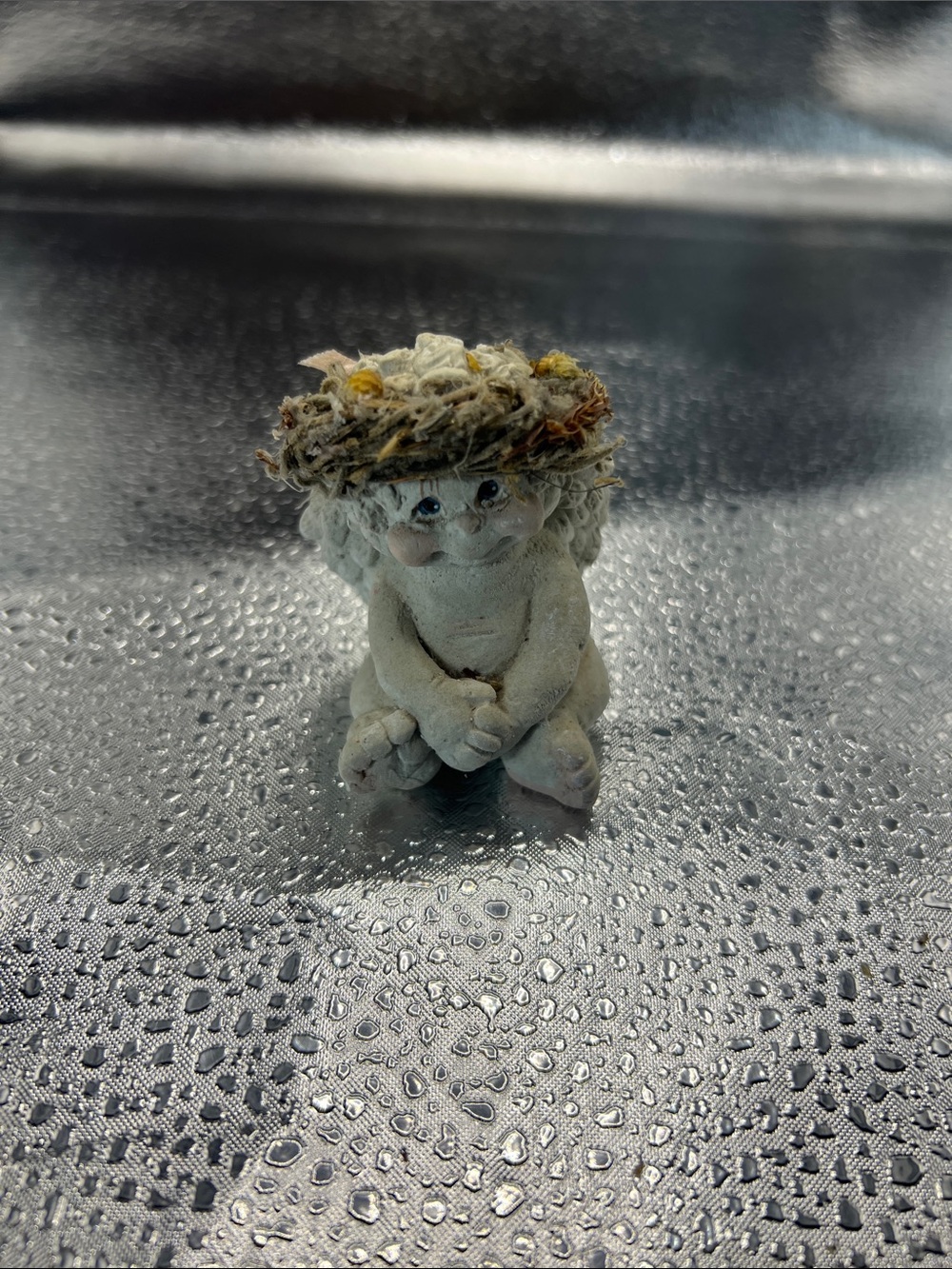 VTG Dreamsicle 1991 Ceramic Cherub Figurine sitting with hands crossed in lap.